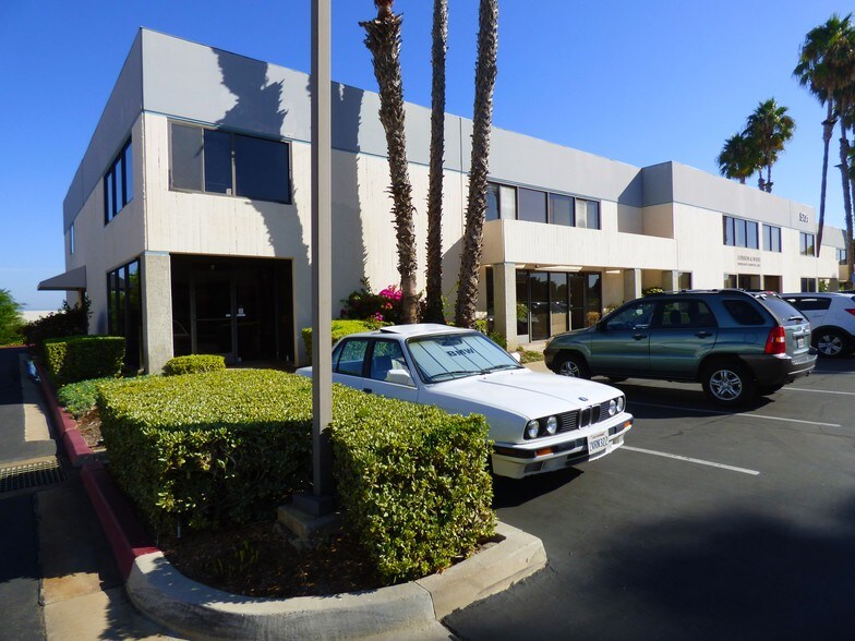 5731 Palmer Way, Carlsbad, CA à vendre - Photo de l’immeuble – Image 3 sur 24