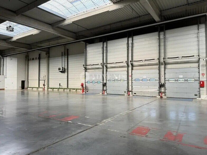 Industriel/Logistique dans Bussy-Saint-Georges à louer - Photo de l’immeuble – Image 3 sur 7