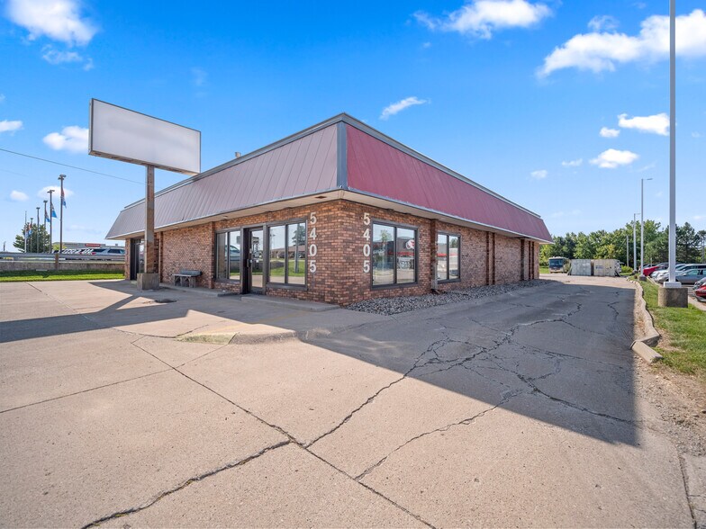 5405 Illinois Rd, Fort Wayne, IN à vendre - Photo de l’immeuble – Image 1 sur 19