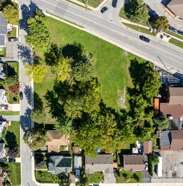 104 Lakeport Rd, St Catharines, ON à vendre Photo de l’immeuble– Image 1 sur 5