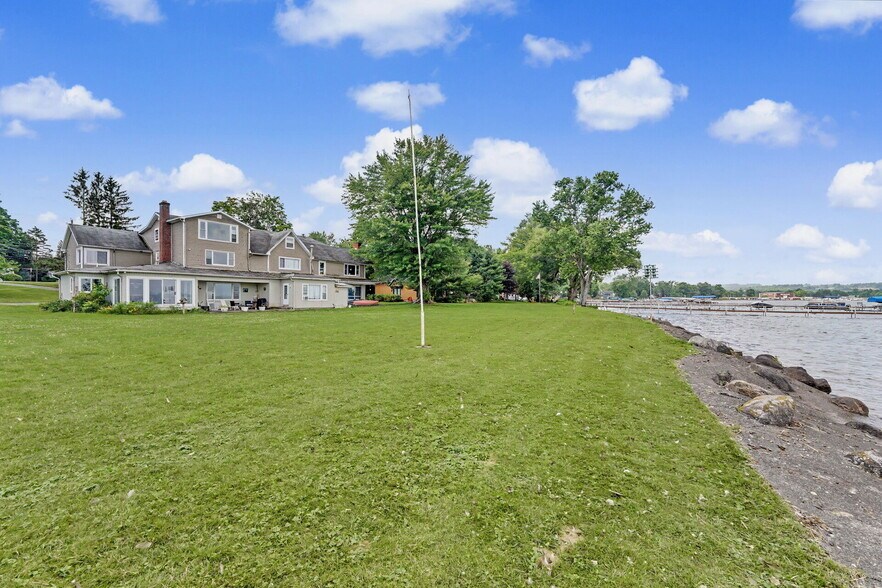 4344 W Summit St, Lakewood, NY à vendre - Photo principale – Image 1 sur 13