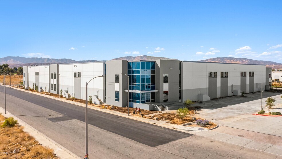 40347 Legacy Ln, Palmdale, CA à vendre - Photo de l’immeuble – Image 1 sur 12