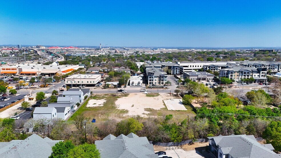 350-362 W Sunset Rd, San Antonio, TX à vendre - Photo de l’immeuble – Image 3 sur 17