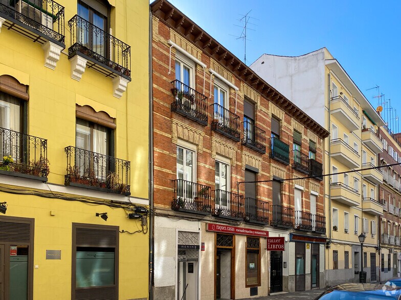 Immeuble residentiel dans Madrid, Madrid à vendre - Photo de l’immeuble – Image 1 sur 1