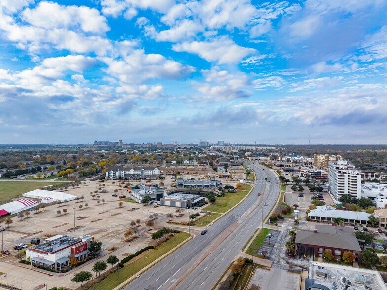 800 University Dr E, College Station, TX à louer - Photo de l’immeuble – Image 2 sur 5