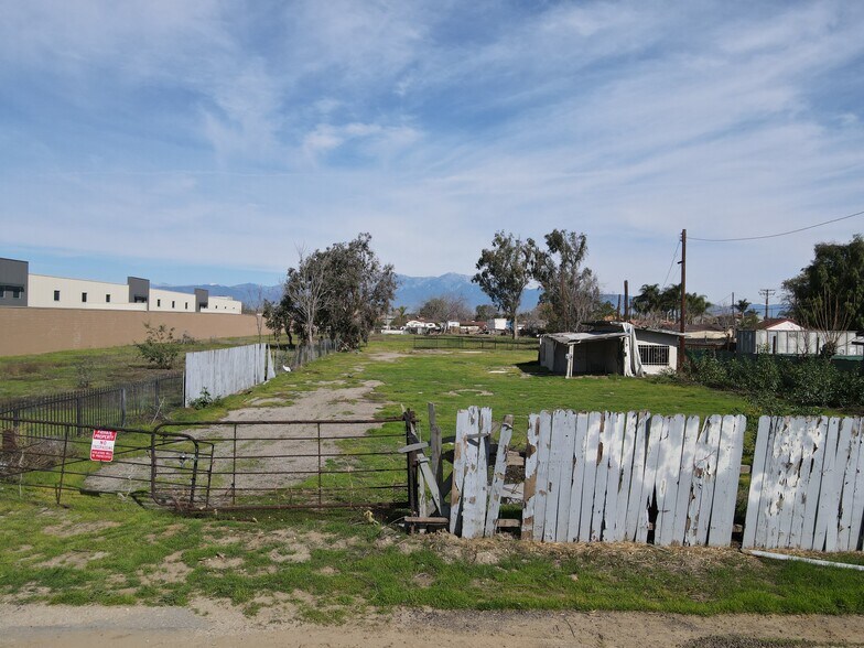 14533 Chandler St, Eastvale, CA à louer - Photo de l’immeuble – Image 3 sur 13