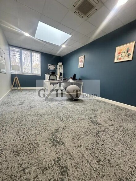 Bureau dans Alfortville à louer - Photo de l’immeuble – Image 2 sur 7