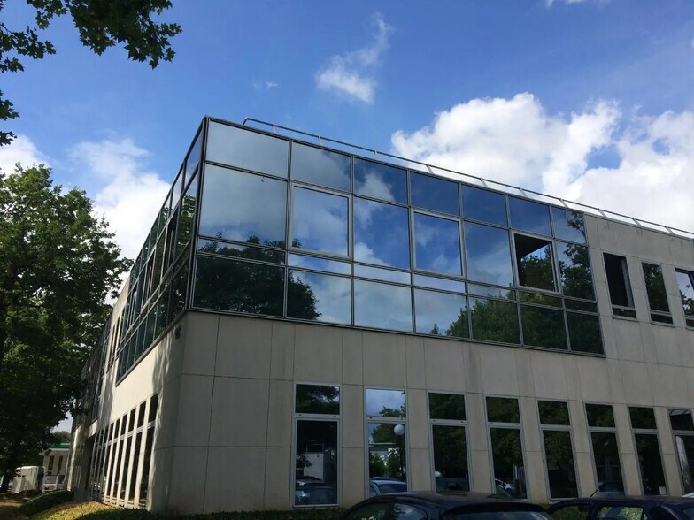 Bureau dans Éragny à louer - Photo de l’immeuble – Image 2 sur 18