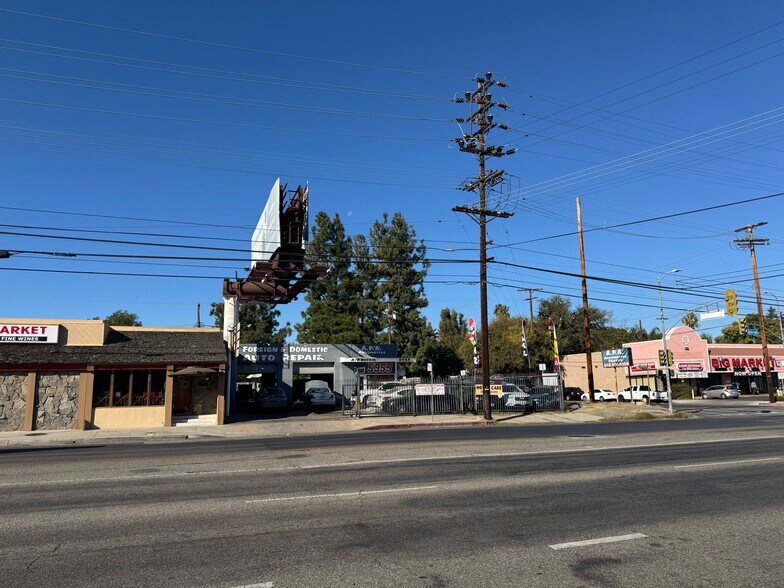 22802 Oxnard St, Woodland Hills, CA à vendre - Photo de l’immeuble – Image 1 sur 8