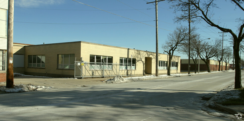 2300 W Cornell St, Milwaukee, WI à vendre - Photo de l’immeuble – Image 3 sur 7