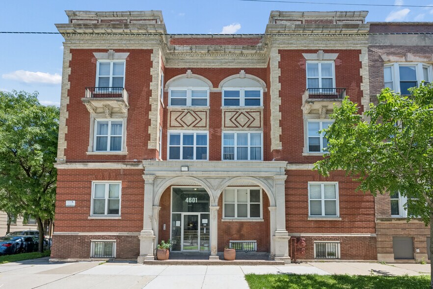 4601 S Indiana Ave, Chicago, IL à vendre - Photo de l’immeuble – Image 1 sur 10