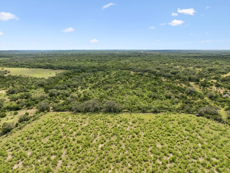 547 County Road 3401, Hondo, TX à vendre - Photo de l’immeuble – Image 3 sur 10