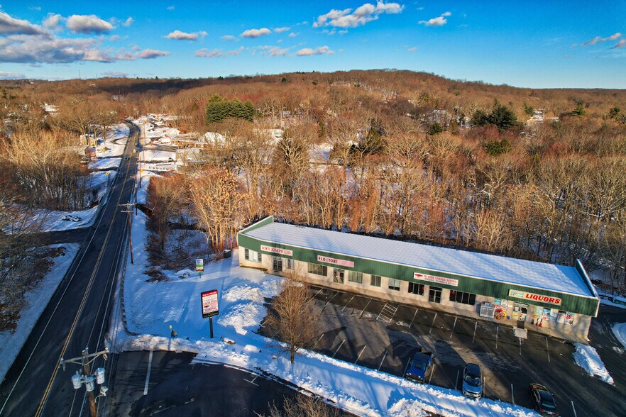 524 Wolcott Rd, Wolcott, CT à louer - Photo de l’immeuble – Image 3 sur 22