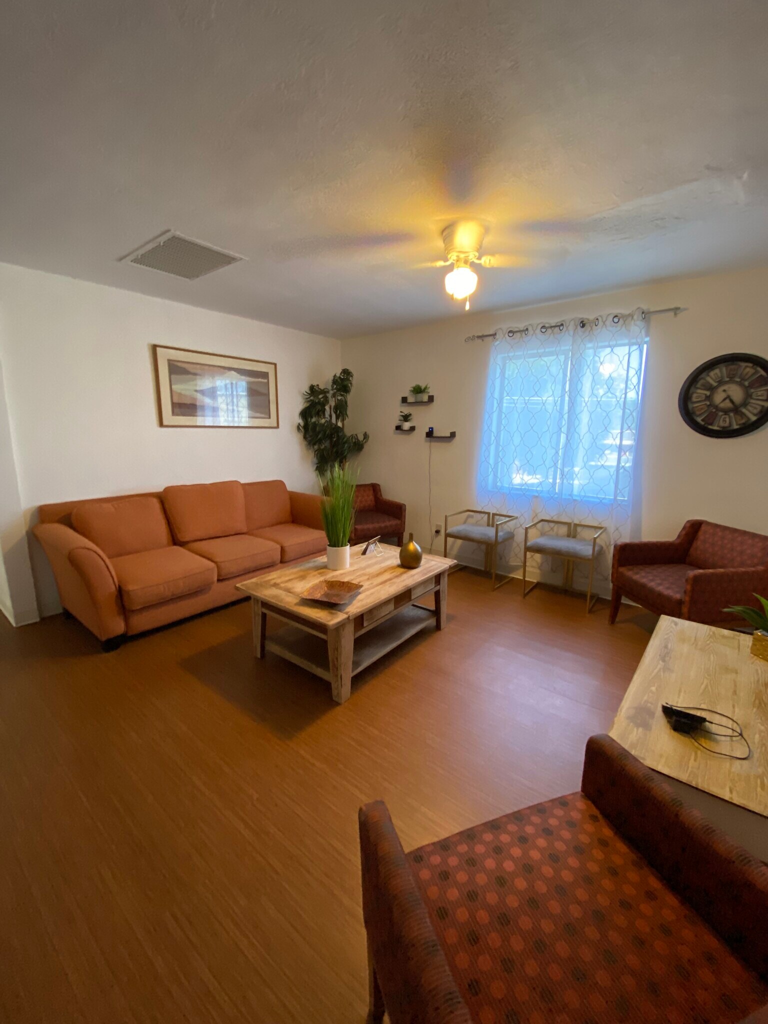 275 N Main St, Manteca, CA à louer Photo intérieure– Image 1 sur 13