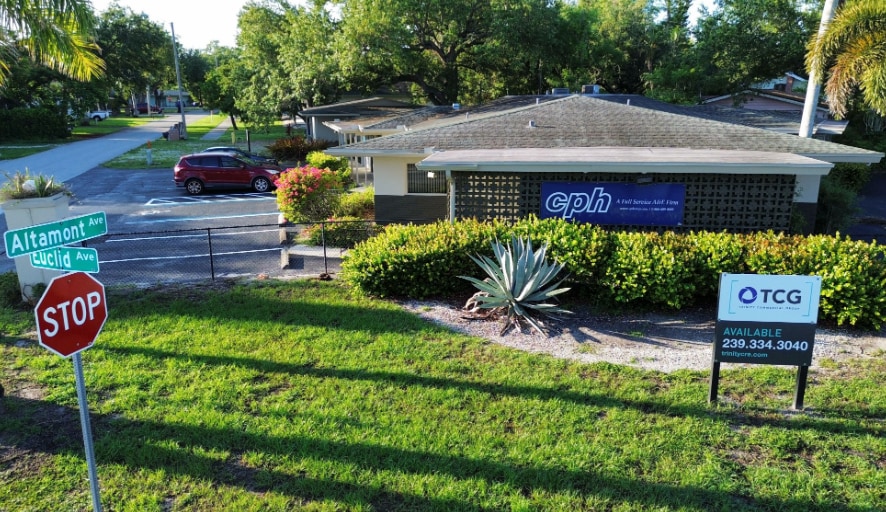 2216/2220 Altamont Ave, Fort Myers, FL à vendre - Photo de l’immeuble – Image 2 sur 6