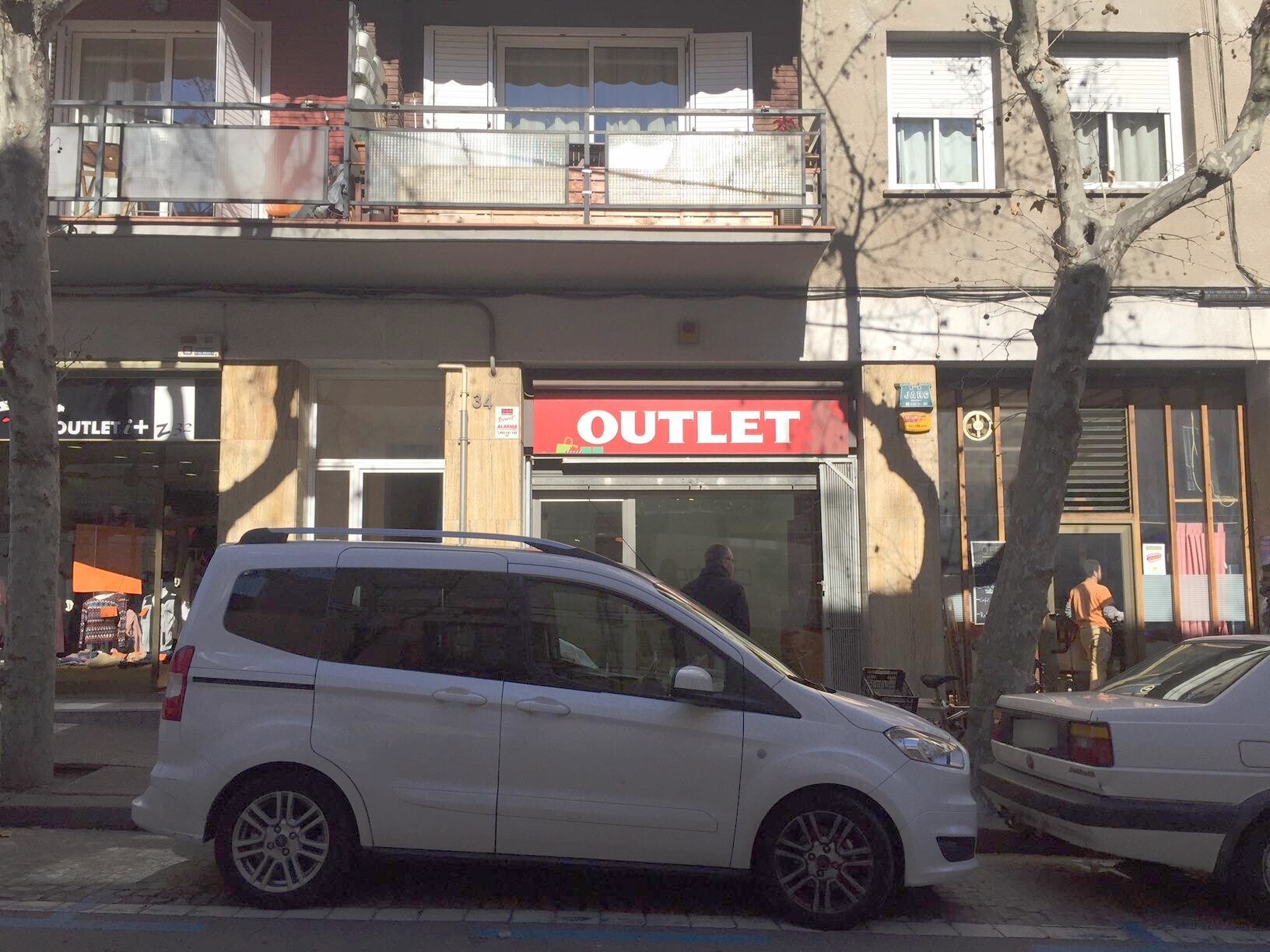 Local commercial dans Barcelone, Barcelona à louer Photo de l’immeuble– Image 1 sur 2