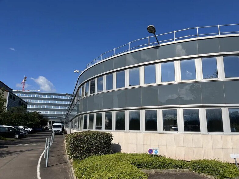 18 Rue D'Arras, Nanterre à louer - Photo de l’immeuble – Image 1 sur 14