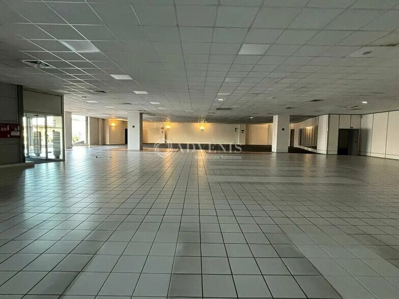 Local commercial dans Fleury-les-Aubrais à louer - Photo intérieure – Image 3 sur 12