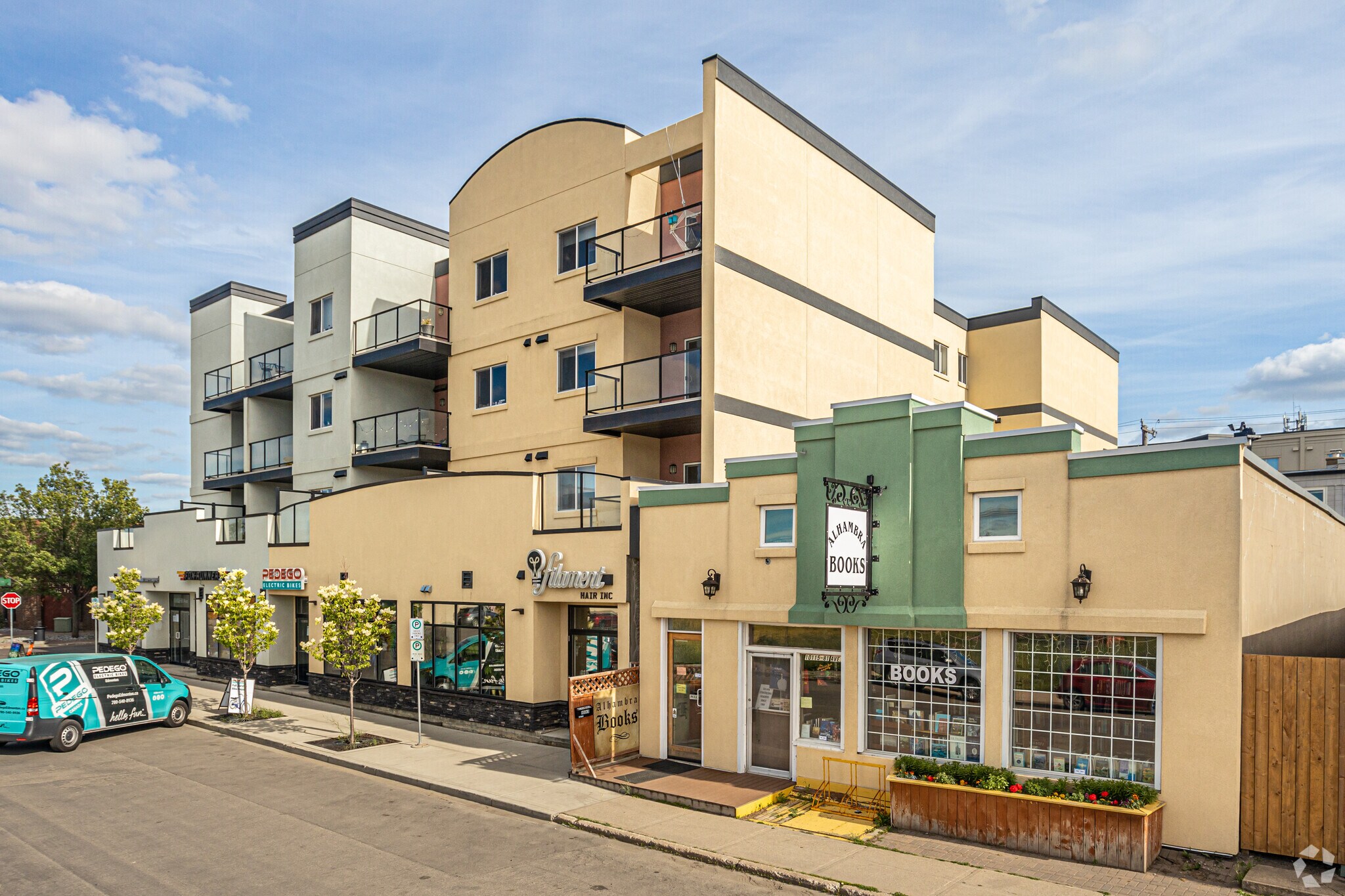 10103-10109 81 Av NW, Edmonton, AB à louer Photo principale– Image 1 sur 7
