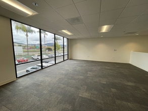 330 Rancheros Dr, San Marcos, CA à louer Photo intérieure– Image 2 sur 3