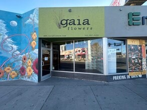 4-8 E Charleston Blvd, Las Vegas, NV à louer Photo de l’immeuble– Image 2 sur 8