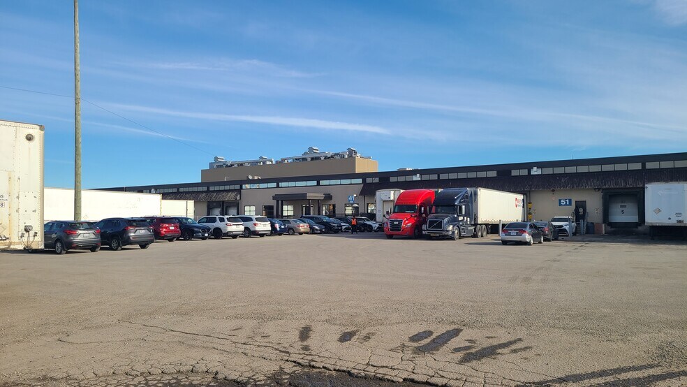 51-61 Rexdale Blvd, Toronto, ON à louer - Photo de l’immeuble – Image 2 sur 10