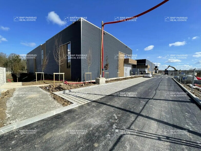 Local d’activités dans Chalifert à louer - Photo de l’immeuble – Image 3 sur 16