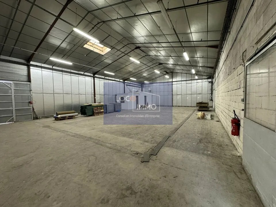 Industriel/Logistique dans VILLENAVE-D'ORNON à louer Photo de l’immeuble– Image 1 sur 7