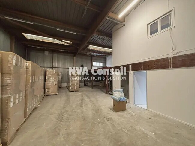 Plus de détails pour 208 Chaussee Jules Cesar, Beauchamp - Industriel/Logistique à louer