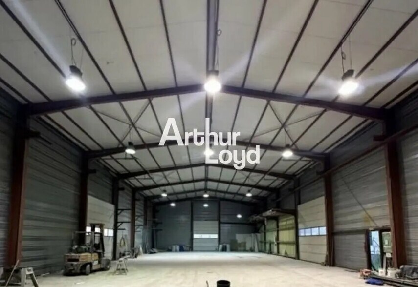 Local d’activités dans Carros à louer - Photo intérieure – Image 1 sur 2