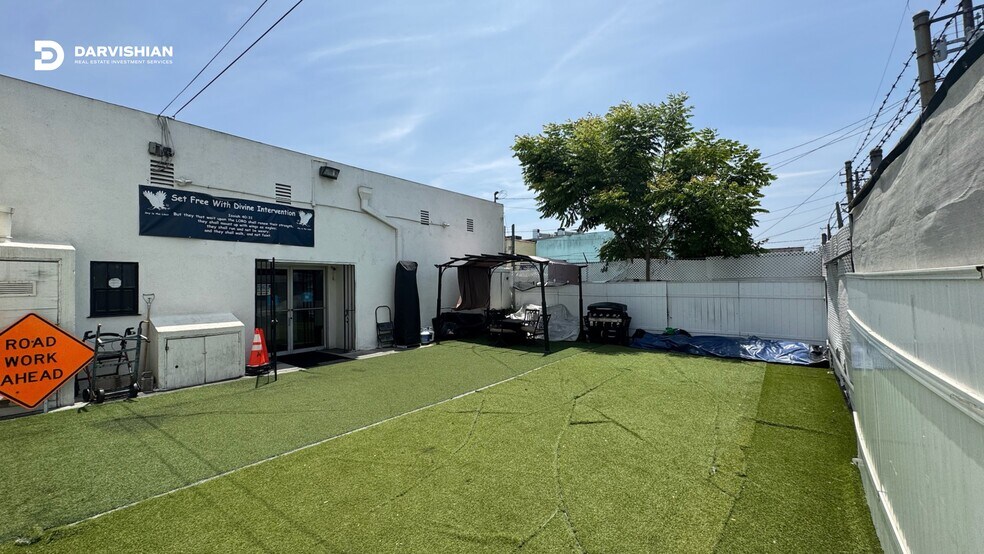 5723 Atlantic Ave, Long Beach, CA à louer - Photo de l’immeuble – Image 3 sur 10