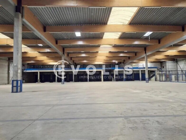 Local d’activités dans Saint-Thibault-des-Vignes à louer - Photo intérieure – Image 3 sur 6