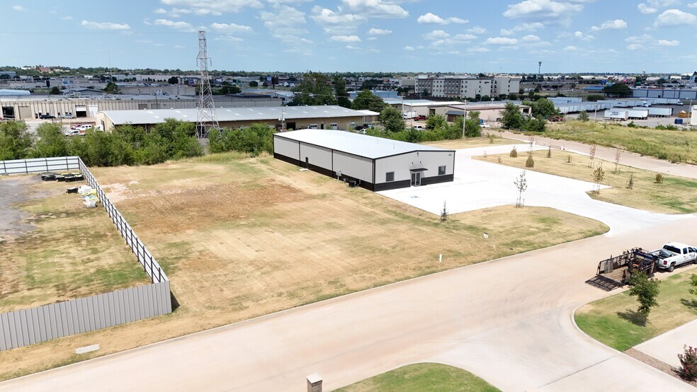 4901 Bishop Dr, Oklahoma City, OK à vendre - Photo de l’immeuble – Image 2 sur 5