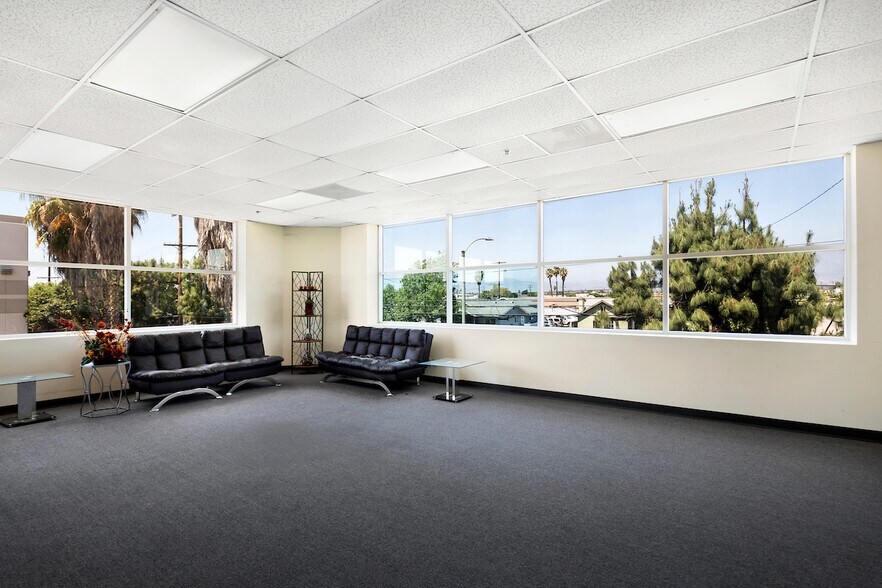 1458 E Mission Blvd, Pomona, CA à louer - Photo intérieure – Image 3 sur 17
