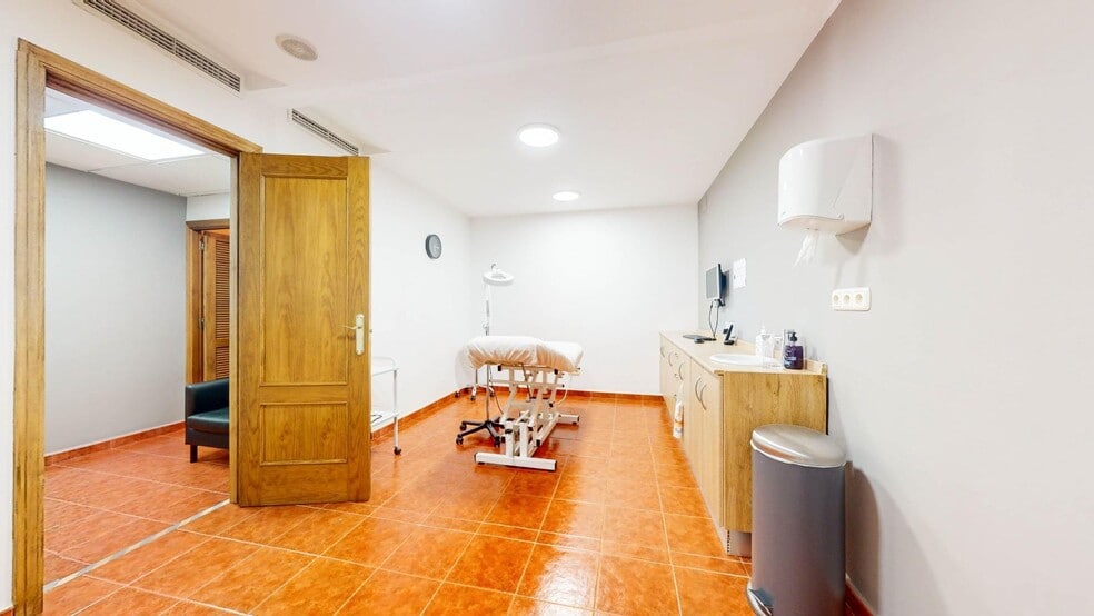 Local commercial dans Marbella, Málaga à vendre - Photo intérieure – Image 2 sur 29