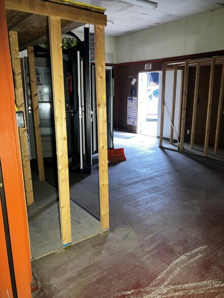 221 N Main St, Benton, IL à vendre - Photo de l’immeuble – Image 2 sur 24