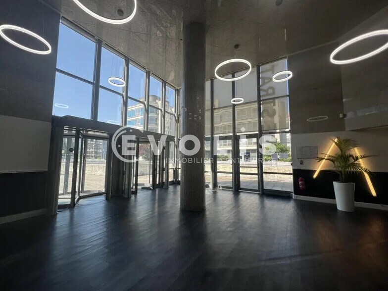 Bureau dans Noisy-le-Grand à louer - Photo de l’immeuble – Image 2 sur 24