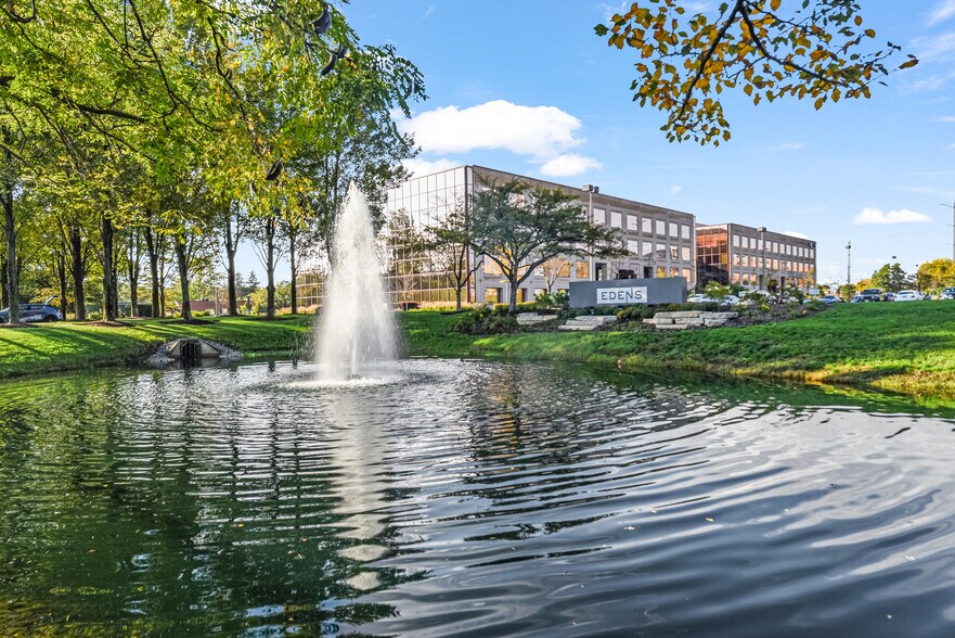 630-650 Dundee Rd, Northbrook, IL à louer - Photo principale – Image 1 sur 16