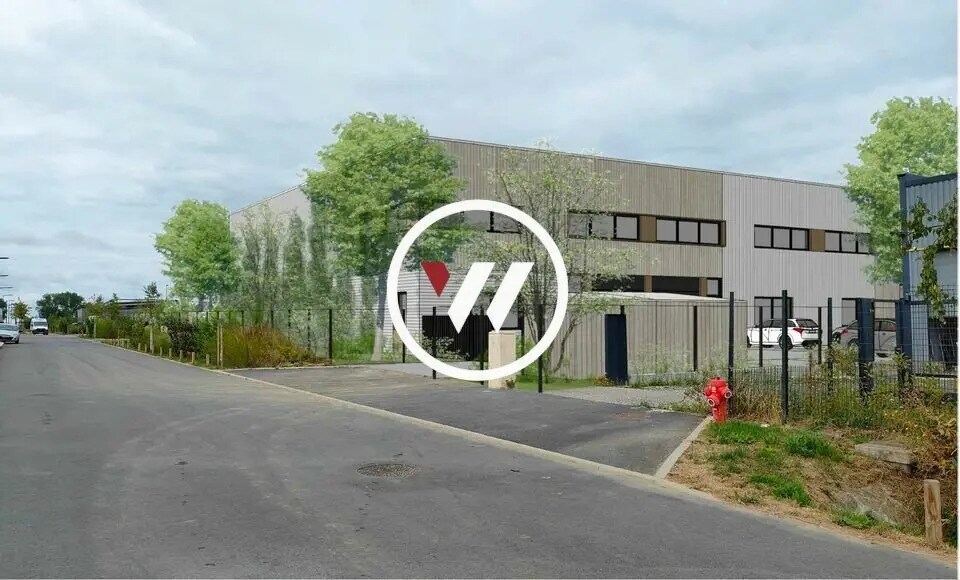 Local d’activités dans Viarmes à louer - Photo de l’immeuble – Image 3 sur 12