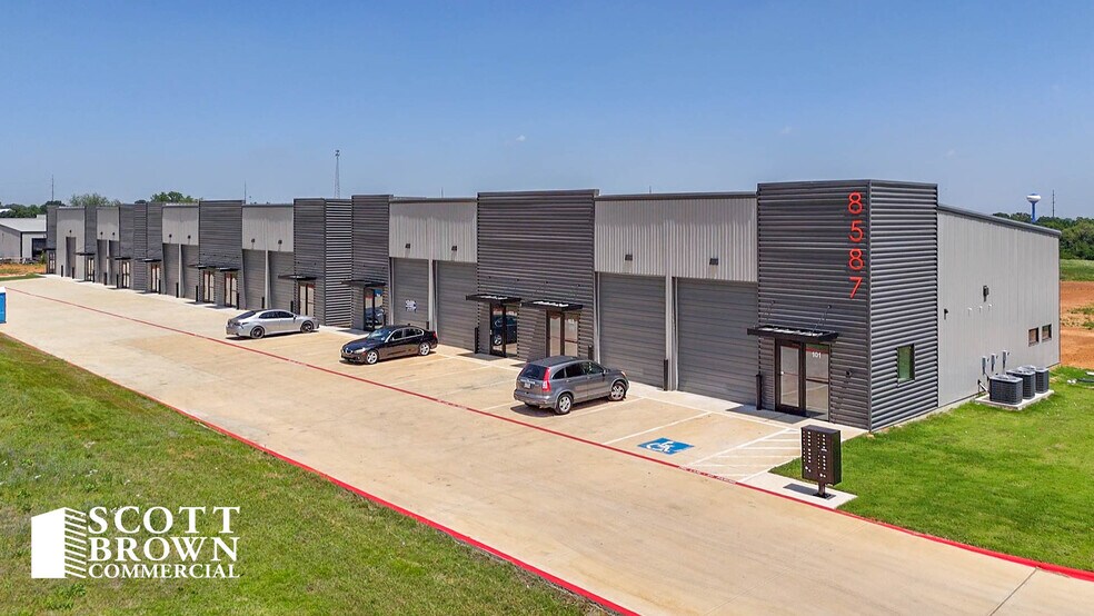 8587 Stewart Rd, Aubrey, TX à louer - Photo de l’immeuble – Image 1 sur 16