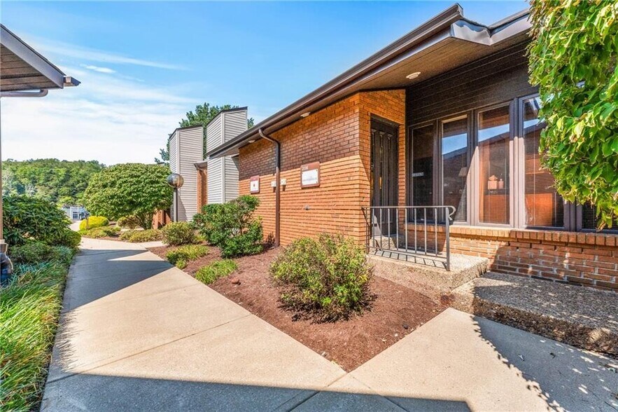 2006-2007 Kinvara Dr, Pittsburgh, PA à vendre - Photo de l’immeuble – Image 3 sur 6