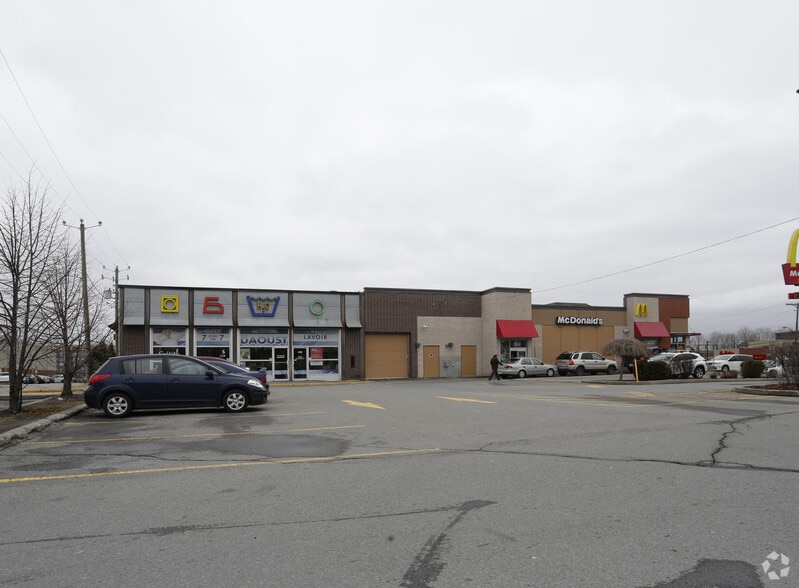 Local commercial dans Montréal, QC à louer - Photo de l’immeuble – Image 3 sur 3