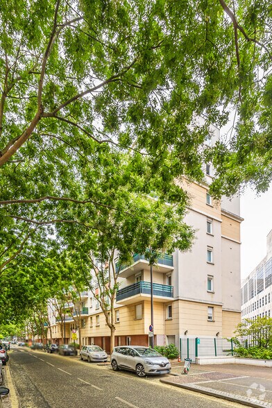 8 Rue Eugène Et Armand Peugeot, Rueil-Malmaison à louer - Photo de l’immeuble – Image 2 sur 2
