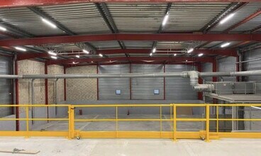 Local d’activités dans Orly à louer Photo intérieure– Image 2 sur 2