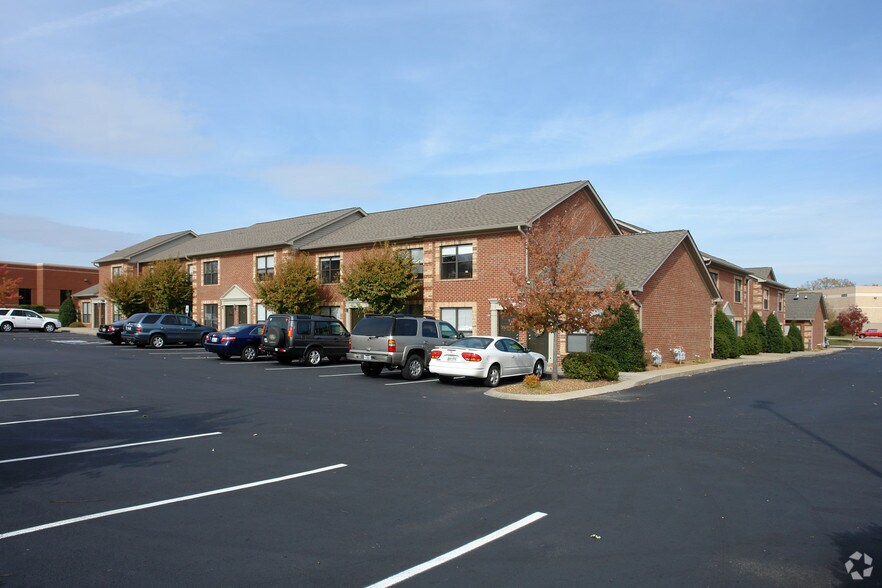 504-#8 Autumn Springs Ct, Franklin, TN à louer - Photo de l’immeuble – Image 2 sur 7