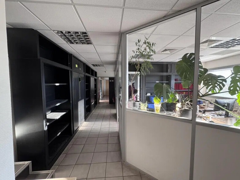 Bureau dans Saint-Priest à louer - Photo intérieure – Image 2 sur 6