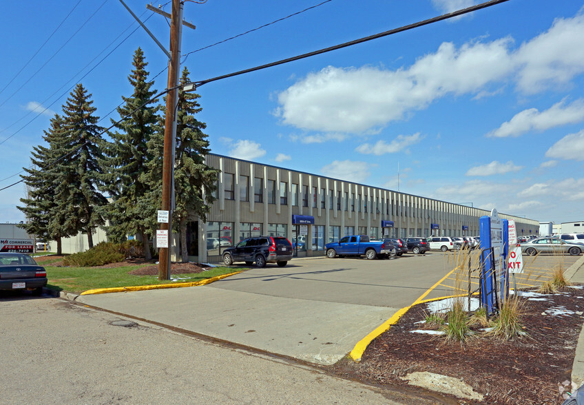 9804-9840 47th Ave NW, Edmonton, AB à louer - Photo principale – Image 2 sur 12