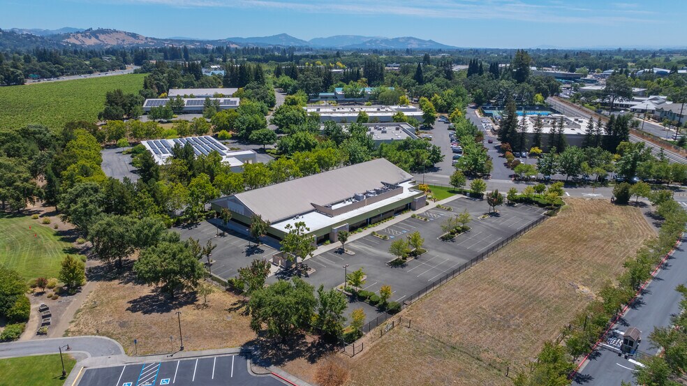437 Aviation Blvd, Santa Rosa, CA à vendre - Photo de l’immeuble – Image 2 sur 12
