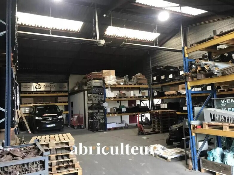 Local d’activités dans Bailleau-le-Pin à louer - Photo de l’immeuble – Image 3 sur 5