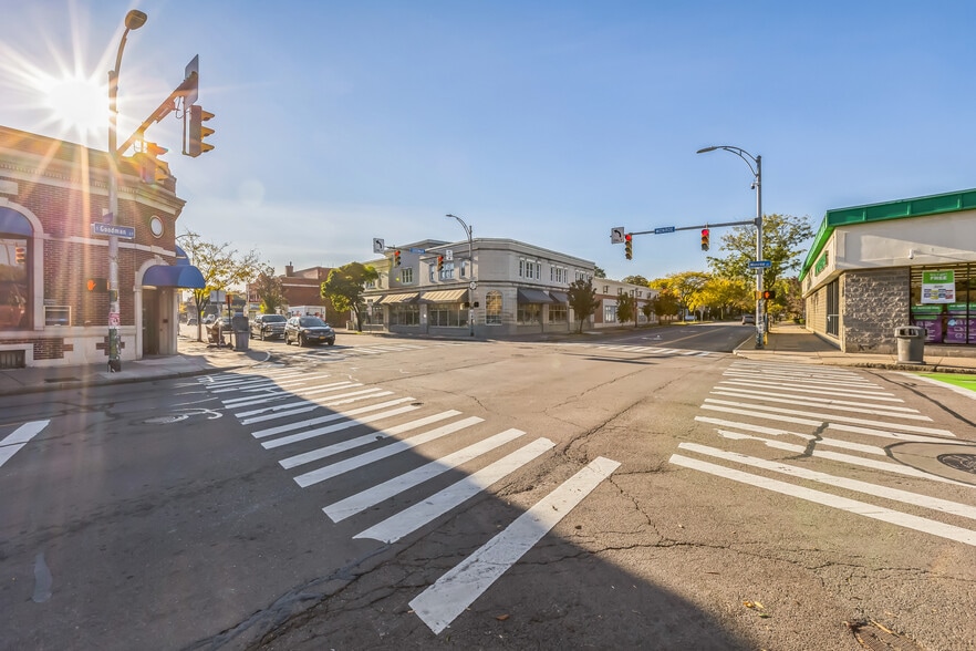 565 Monroe Ave, Rochester, NY à louer - Photo de l’immeuble – Image 2 sur 15